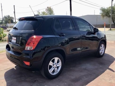 Used 2021 Chevrolet Trax LS w/ Tint and Cruise Package image 5