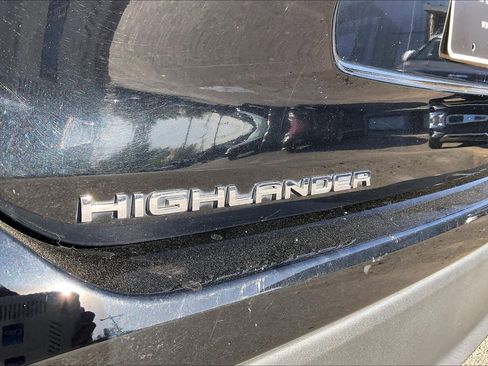 Used 2023 Toyota Highlander LE image 29