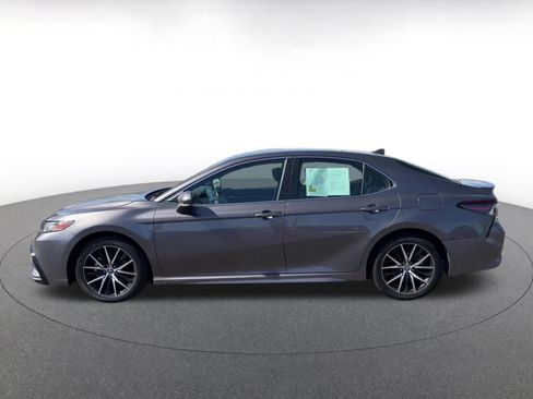 Used 2024 Toyota Camry SE FWD image 9