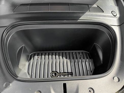 Used 2022 Tesla Model Y Long Range AWD/4WD image 9