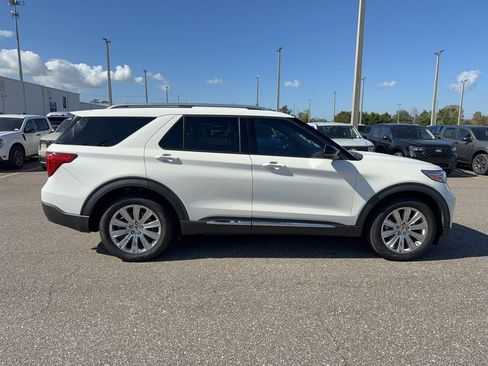 Certified 2022 Ford Explorer Limited w/ Limited Technology Package image 5