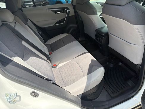 Used 2021 Toyota RAV4 XLE AWD/4WD image 9