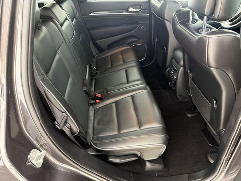 Used 2019 Jeep Grand Cherokee Overland AWD/4WD image 29