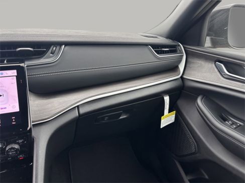 New 2025 Jeep Grand Cherokee L Limited w/ Black Appearance Package image 19