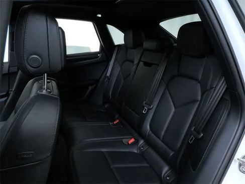 Used 2025 Porsche Macan image 12