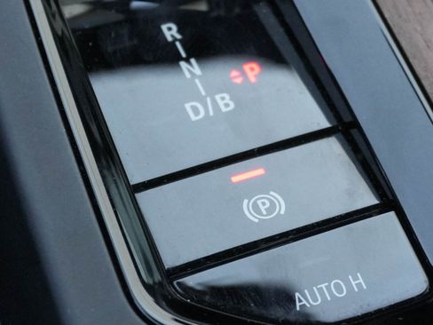 Used 2023 BMW iX xDrive50 w/ Premium Package image 25