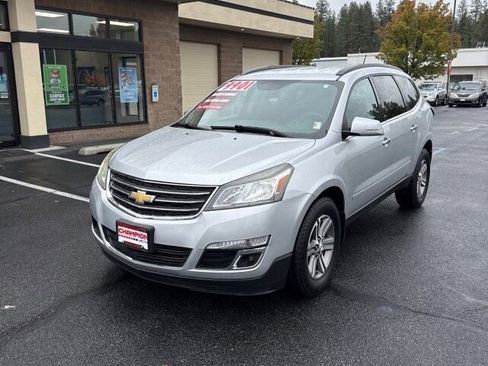 Used 2015 Chevrolet Traverse LT image 2