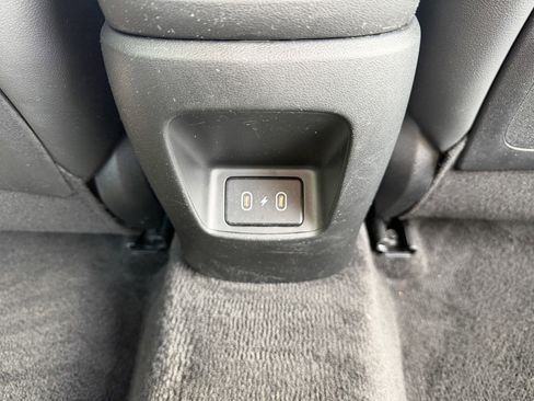 Used 2025 Hyundai Elantra Limited image 13