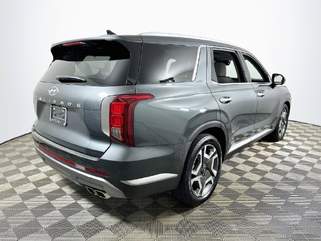 Used 2023 Hyundai Palisade SEL w/ Premium Package FWD image 3