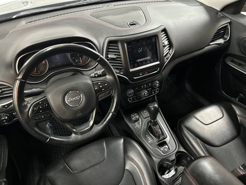 Used 2019 Jeep Cherokee Trailhawk AWD/4WD image 13