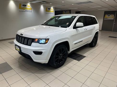 Used 2018 Jeep Grand Cherokee Altitude image 2