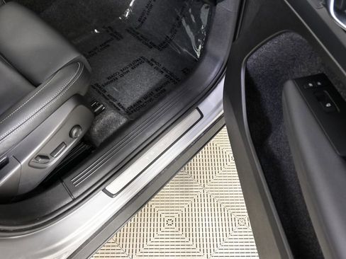 Certified 2025 Volvo XC40 B5 Plus image 23