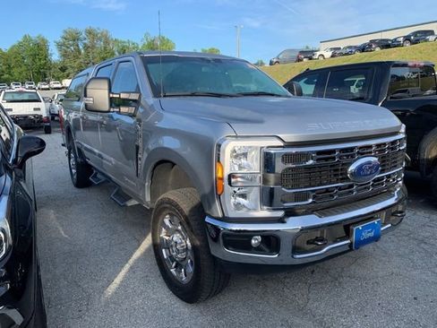 Used 2023 Ford F250 XLT AWD/4WD image 2
