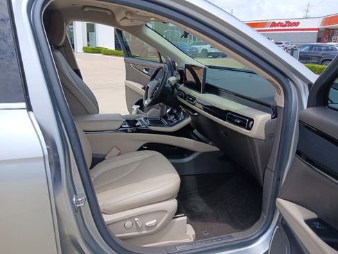 Used 2023 Lincoln Nautilus FWD w/ Premium Package image 23