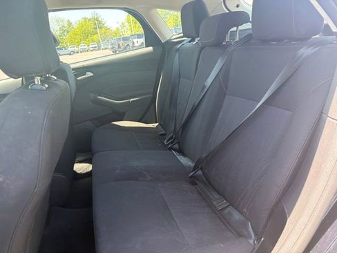 Used 2017 Ford Focus SE FWD image 12