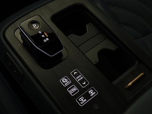 Used 2023 Nissan Ariya PLATINUM+ image 12