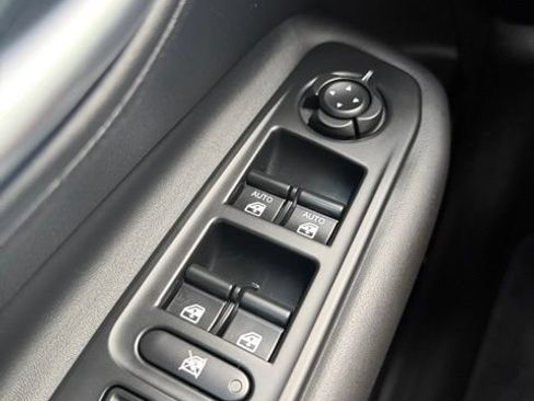 Used 2017 Jeep Renegade Altitude AWD/4WD image 18