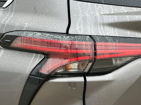 Used 2023 Toyota Sienna Platinum image 47