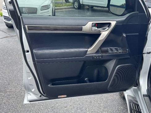 Used 2019 Lexus GX 460 AWD/4WD image 19