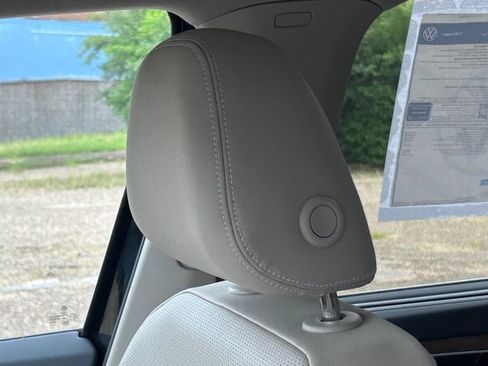 New 2026 Volkswagen Atlas SE FWD image 11