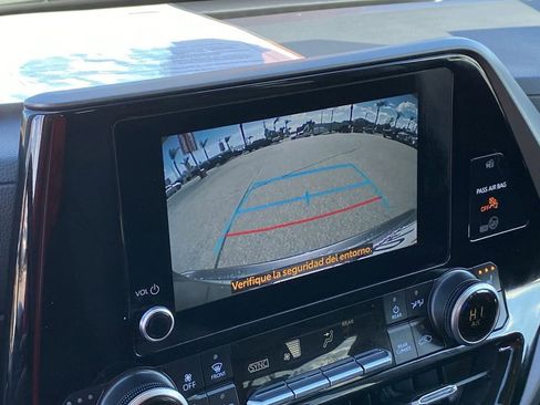 Certified 2025 Toyota Highlander XLE image 29