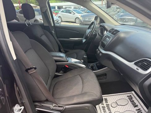 Used 2018 Dodge Journey SE w/ Popular Equipment Group FWD image 16