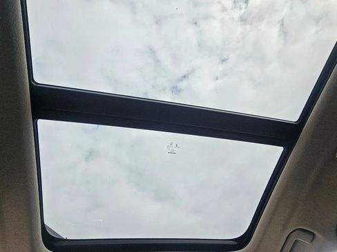 Certified 2025 Volvo XC40 B5 Ultra w/ Climate Package image 26