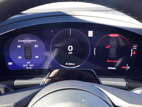New 2026 Porsche Macan Electric RWD image 16
