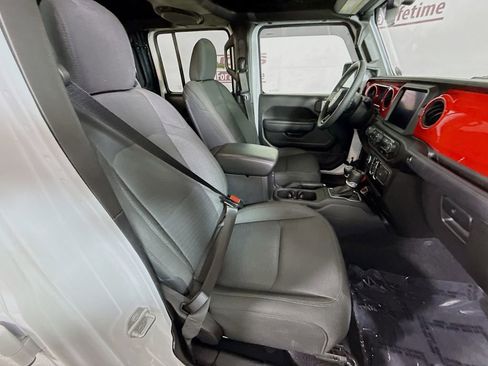 Used 2023 Jeep Gladiator Sport AWD/4WD image 31