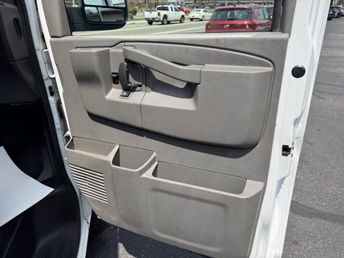 Used 2019 GMC Savana 2500 Extended RWD image 17