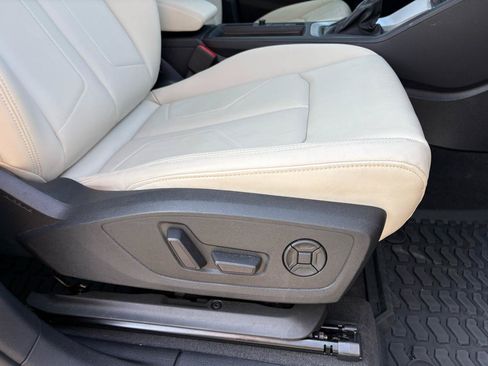 Used 2021 Audi Q3 2.0T Premium w/ Convenience Package AWD/4WD image 21