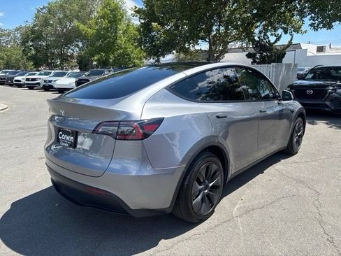 Used 2025 Tesla Model Y Long Range AWD/4WD image 6