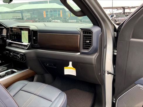 Certified 2025 Chevrolet Silverado 1500 High Country w/ Technology Package image 16