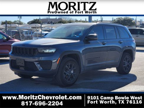 Used 2025 Jeep Grand Cherokee Altitude image 1