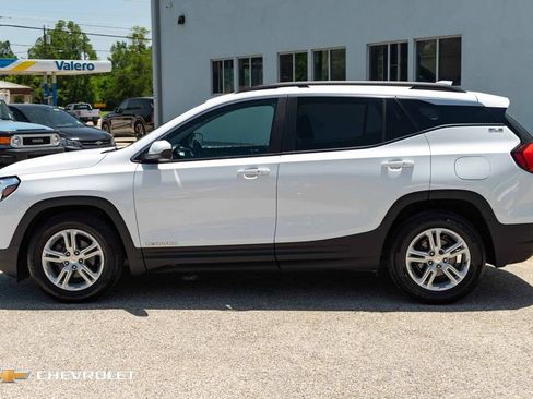 Used 2021 GMC Terrain SLE w/ Driver Convenience Package FWD image 11