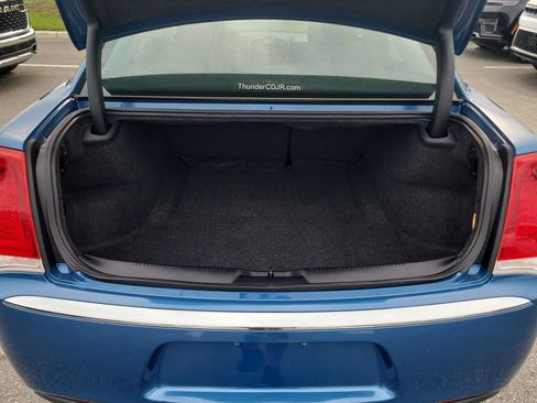 Used 2021 Chrysler 300 Touring RWD image 8