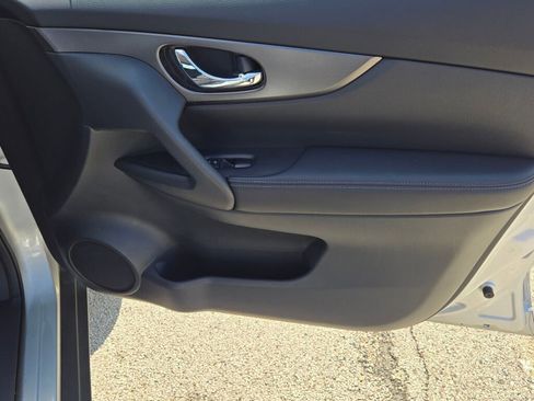 Used 2015 Nissan Rogue S AWD/4WD image 5