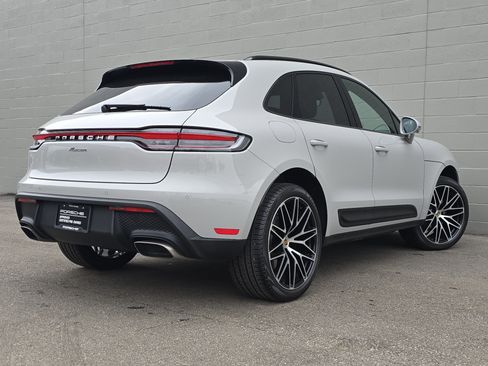 Certified 2025 Porsche Macan image 9