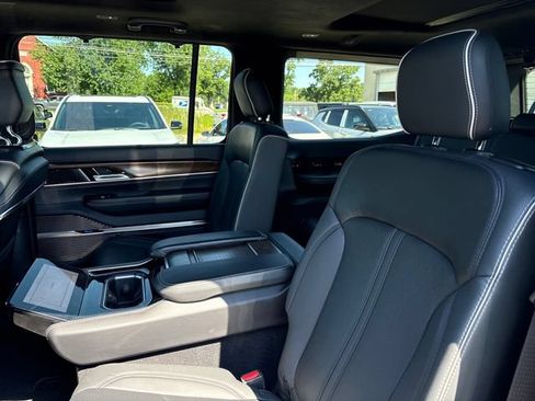 Used 2022 Jeep Grand Wagoneer Series II AWD/4WD image 22