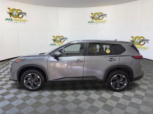 Used 2024 Nissan Rogue SV AWD/4WD image 6