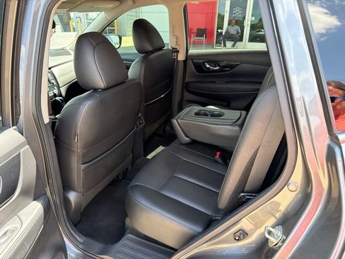 Used 2020 Nissan Rogue SL FWD image 17