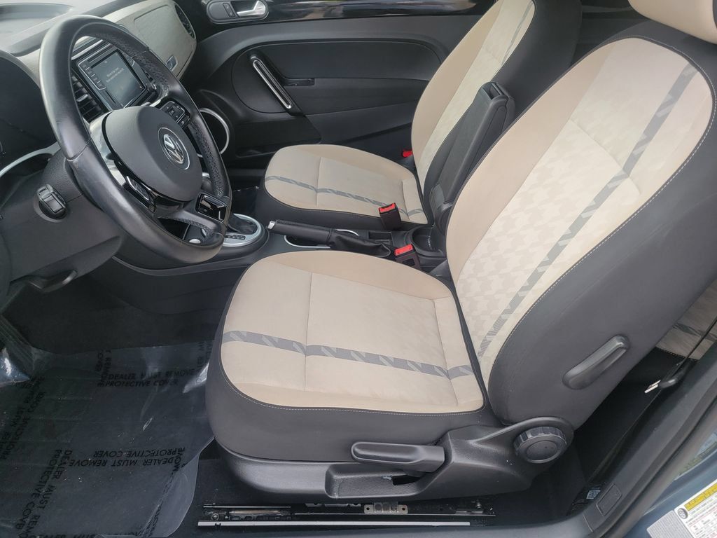 Used 2018 Volkswagen Beetle 2.0T FWD image 11