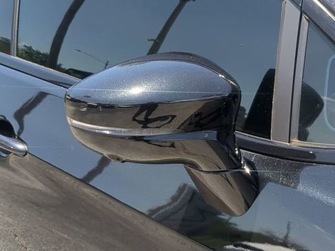 Used 2021 Chrysler Pacifica Touring-L w/ Uconnect Theater Family Group FWD image 12