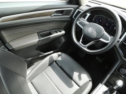 Used 2023 Volkswagen Atlas SEL AWD/4WD image 9