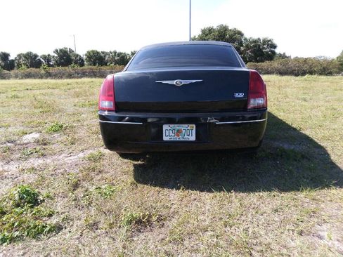 Used 2006 Chrysler 300 Touring RWD image 7