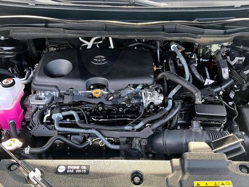 Used 2025 Toyota Sienna LE image 10