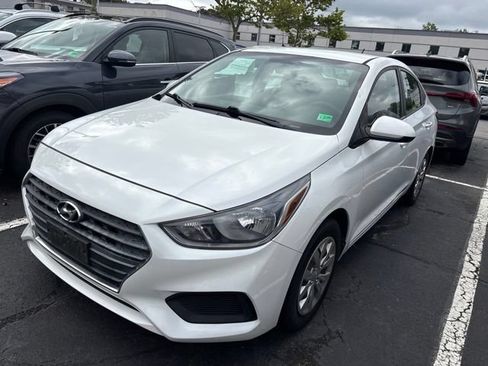 Used 2018 Hyundai Accent SE FWD image 2