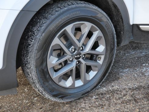 Used 2023 Kia Telluride LX image 15