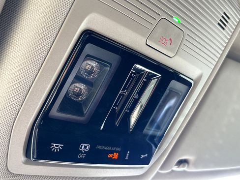 Used 2024 Volkswagen Atlas SE image 25