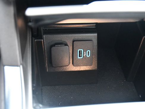 Used 2023 Ford Explorer Platinum w/ Technology Package image 32